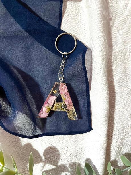 Ručne vyrobené živicové kľúčenky, 