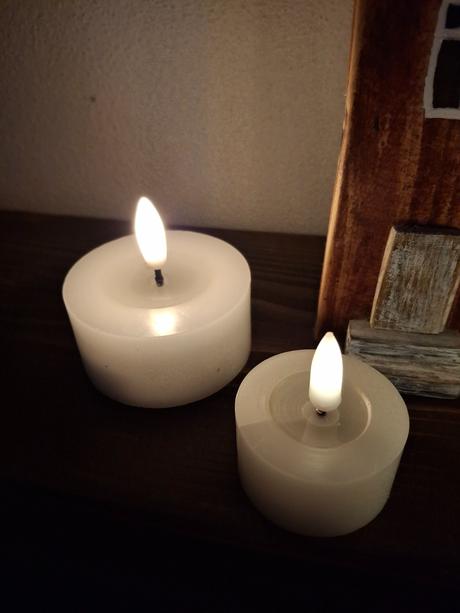 2ks led sviečky voskové s plápolajúcim plameňom. s,