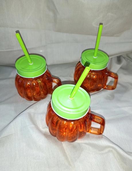 Poháre so slamkou tekvica, 