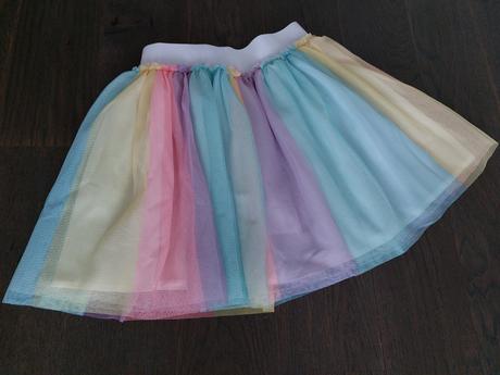 Krasna duhovana unicorn suknicka 8-12r. super stav, 152