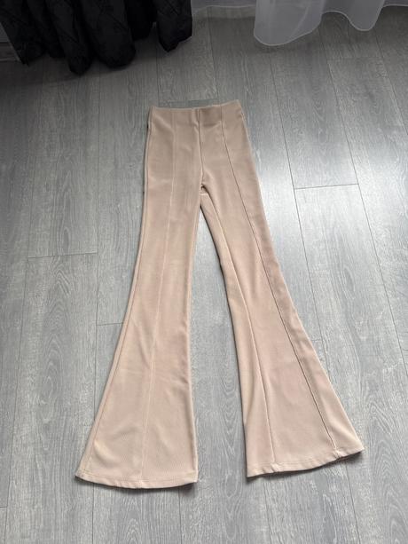 Zvonove nohavice, bershka,s