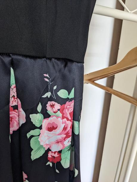 Elegantné elastické šaty, 36