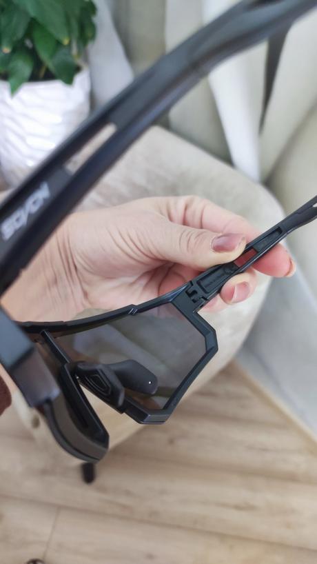 Slnečné športové okuliare,