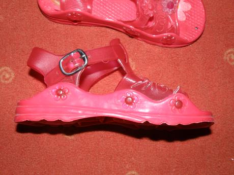 Gumenné sandálky, 25