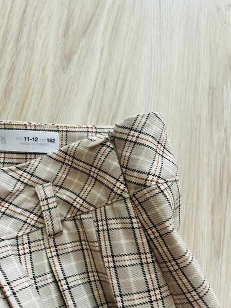 Krásna skladaná sukňa značky zara, zara,152