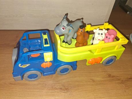 Traktor s farmárom a zvieratkami, 