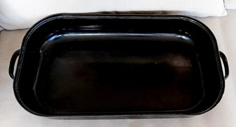 Starý smaltovaný pekáč,