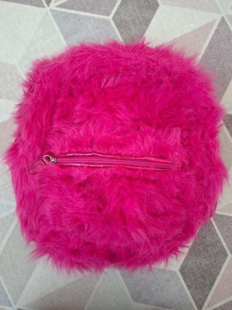 Chlpatý ruksak, next