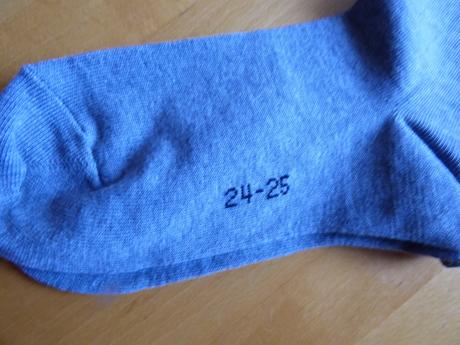 Šedé podkolienky, 25