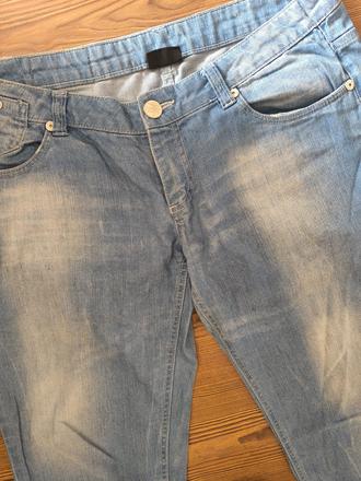 Džínsové trojštvrťáky, colours of the world,42