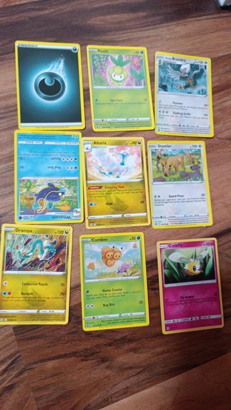 Karty pokémon a puzdro, 