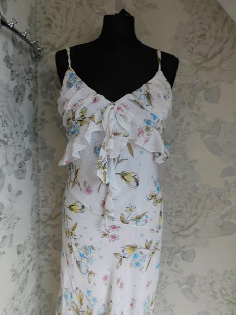 Pekne romanticke šaty, 38