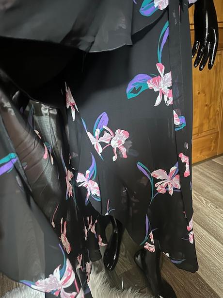 Zavinovacie dlhé šaty s volánom zn. guess originál, guess,l / m