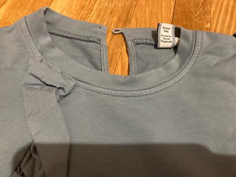 Mikina s volanikmi, 152