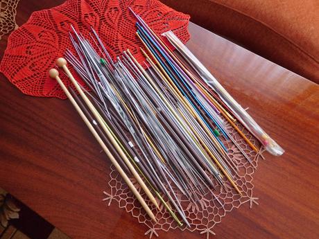 Ihlice rozne na pletenie aj háčiky, 