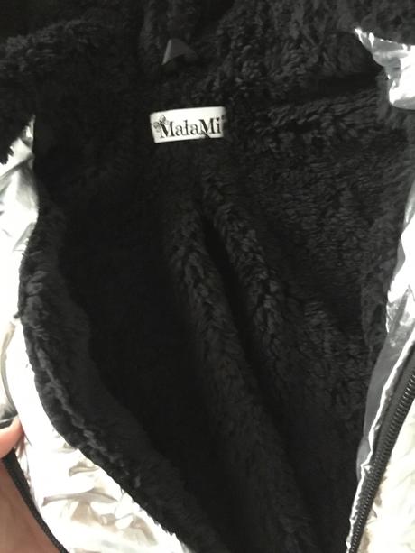 Strieborna kozusinkova bunda, 104