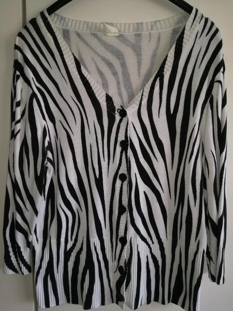 Čierno biely svetrík, 42