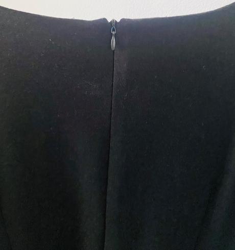 Elegantne čierne šaty, 48