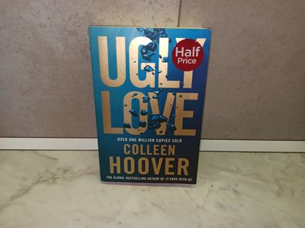 Colleen hoover - ugly love,