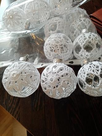 Háčkované vianočné guľe,