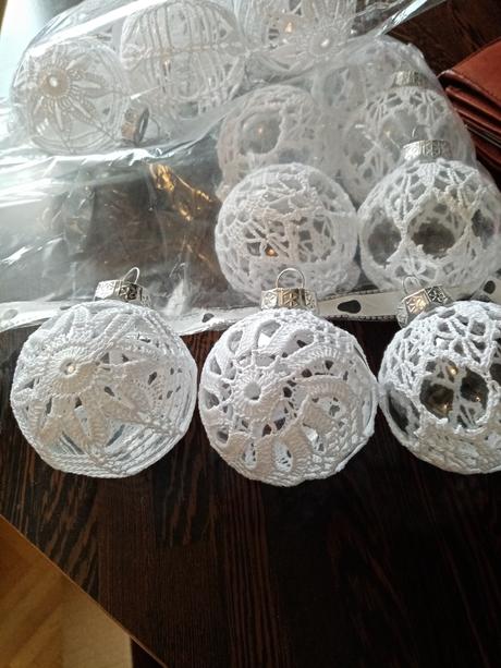 Háčkované vianočné guľe, 