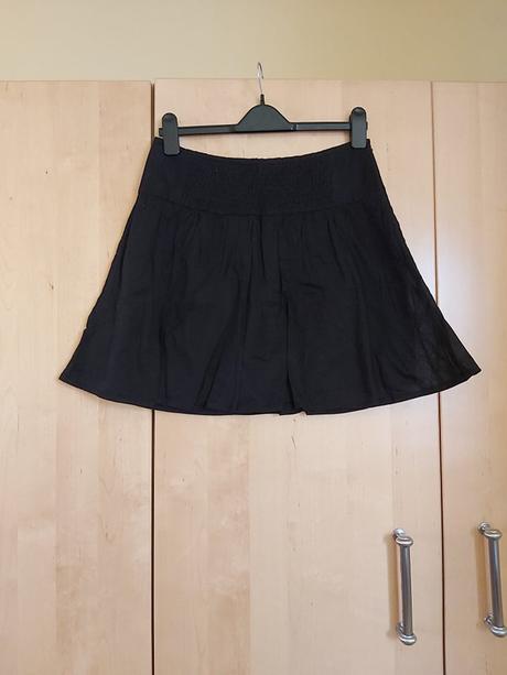 Dámska čierna sukňa č.m, m