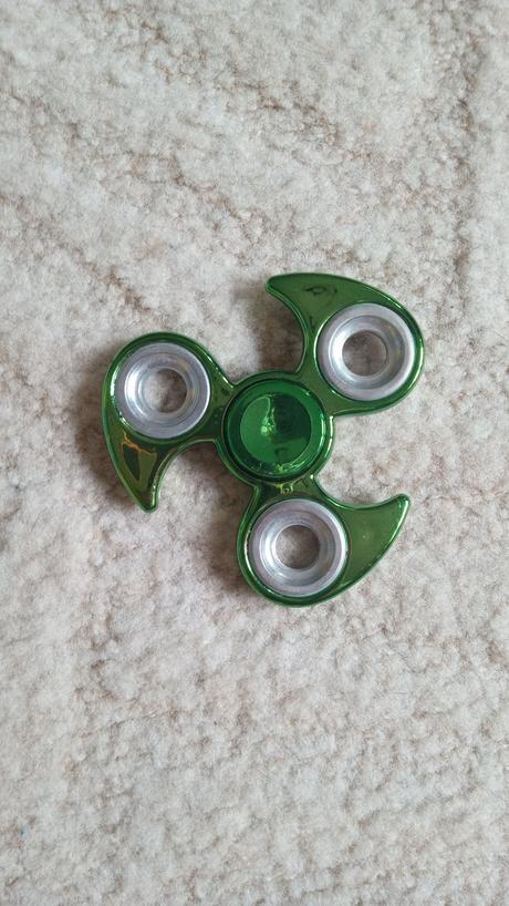 Fidget spinner, 