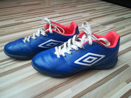 Halovky, umbro,32