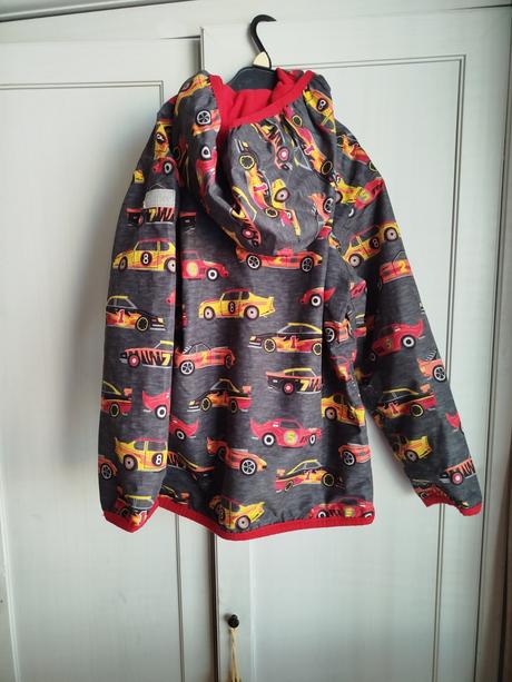 Nepremokavá bunda, 122