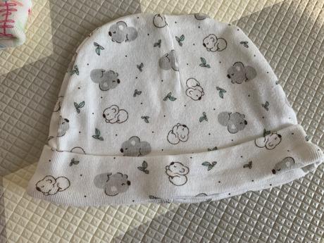 6 ks dojčenských čiapok, <50