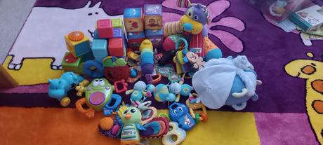 Mix hračiek + loptičky do bazéna, 