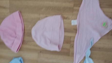 Rôzne čiapky na vek 3-6rokov, cena2,-/ks, 104–116