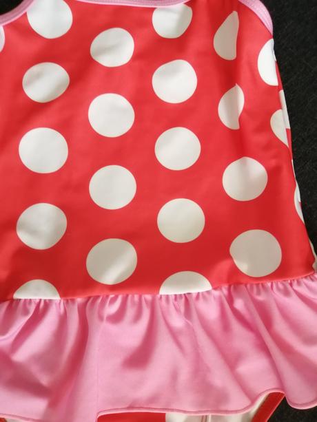 Bodkované plavky, 134