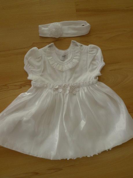 Šaty s čelenkou, richelieu,74