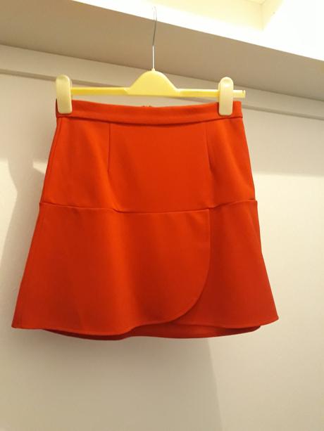 Cervena sukna, gate,m