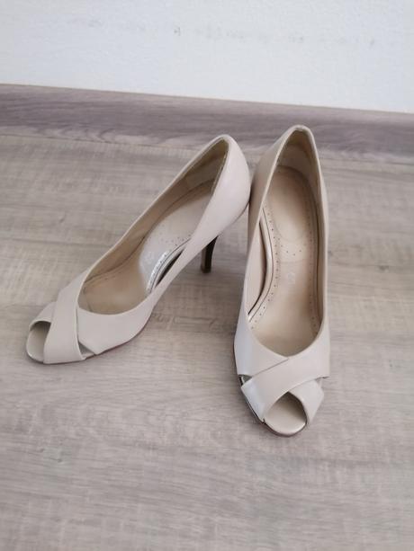 Krémové lodičky, 36