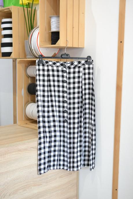 Bielo-čierna kockovaná sukňa 40, h&m,40