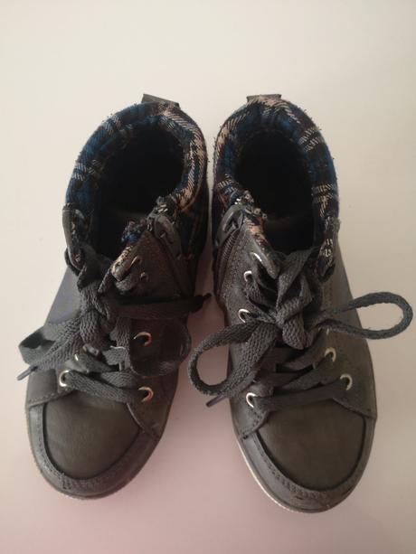 Členkove tenisky, 28