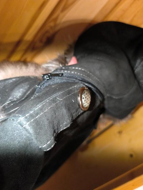 Čierny kožuch, <50