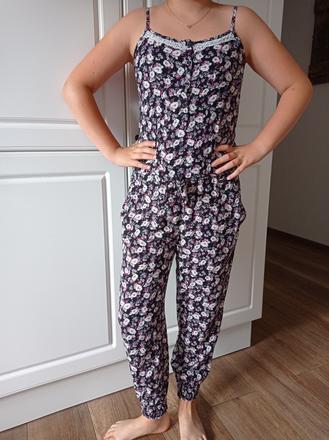 Krasny letny overal super stav 10-11 rokov, 146