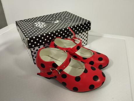 Nové sandálky bodkované, 24