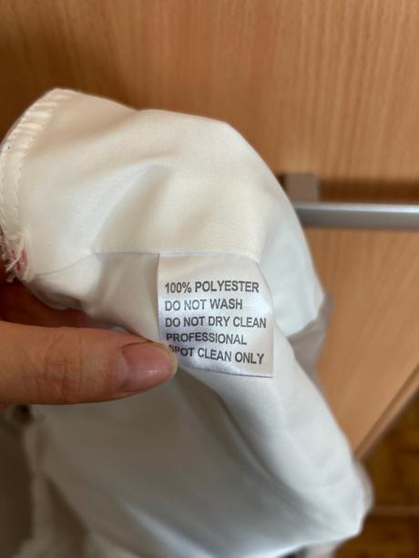 Krásny svadobný šaty, l