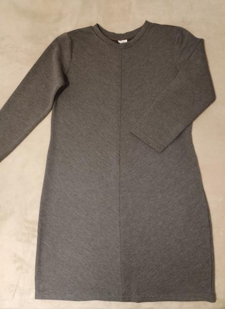 Tmavo šedé šaty, l