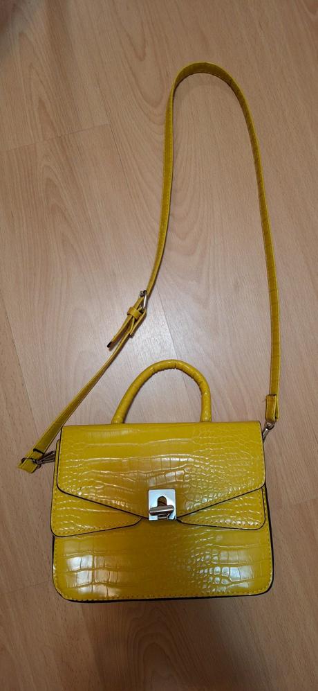 Kabelka s krokodílim vzorom, 