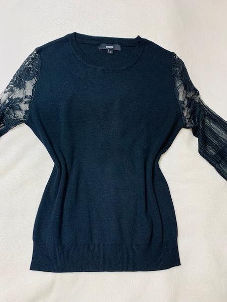 Krásny svetrík s tylovými rukávmi, l / m