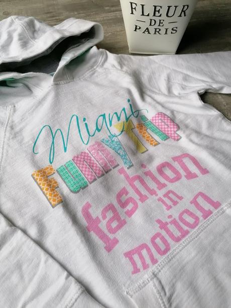 Mikina biela s kapucňou 104, 104