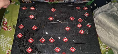 Otvorený, ale kompletný adventný kalendár, 