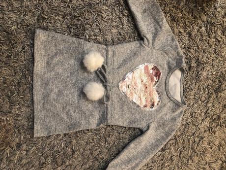 Saty s meniacim srdiečkom, 98