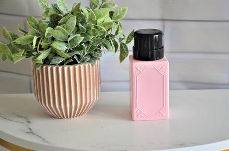 Dávkovač na odlakovač na nechty, 