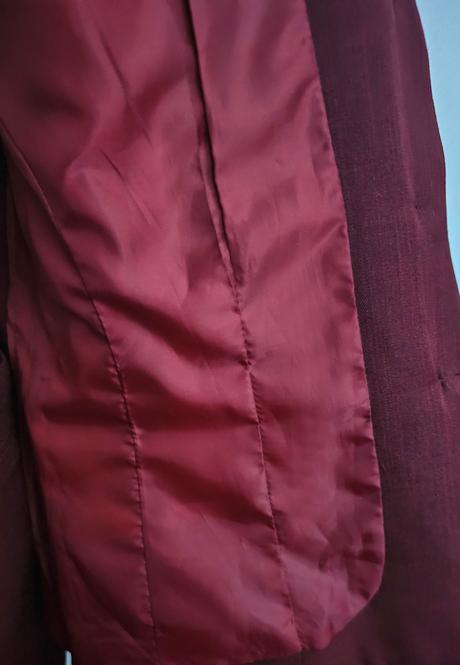 Elegantný kostým, 40